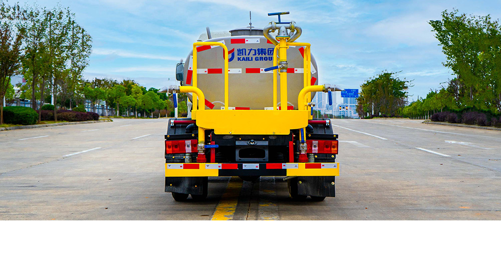 福田小卡之星2洒水车