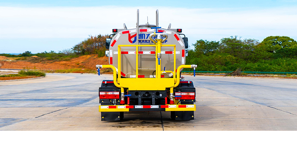 东风小福瑞卡洒水车