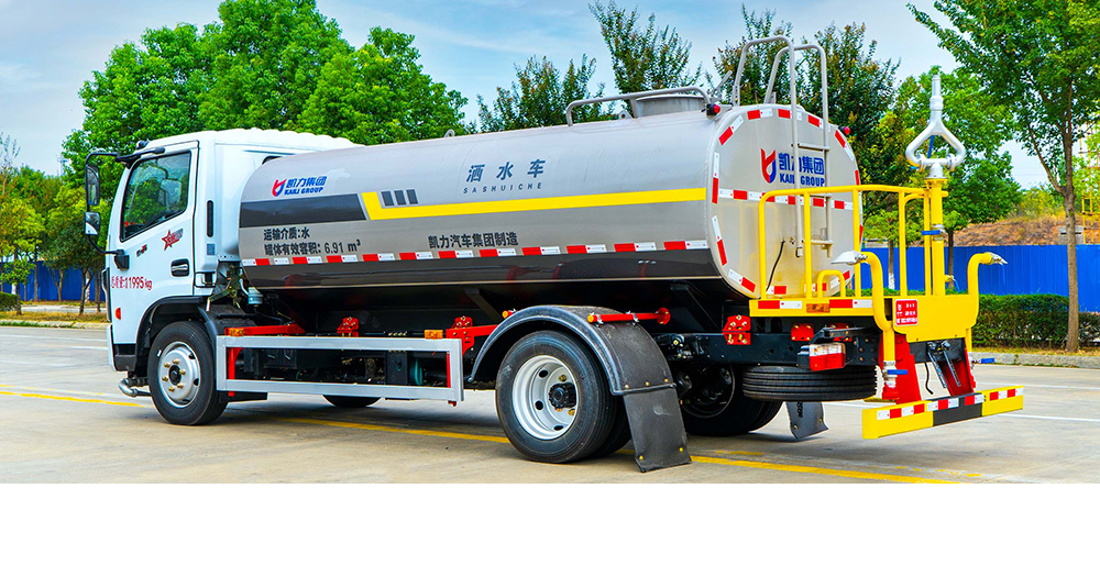 东风大多利卡洒水车