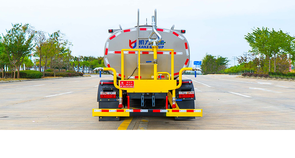 东风大多利卡洒水车