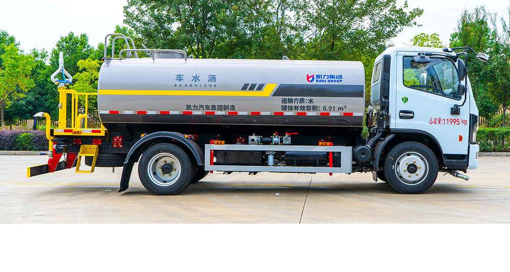 东风大多利卡洒水车