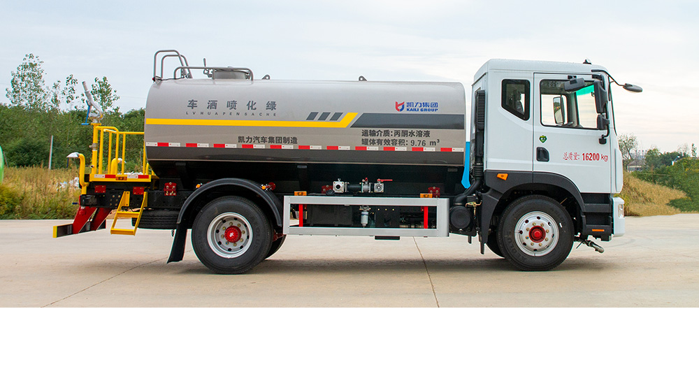 东风D9洒水车