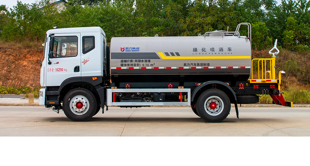 东风D9洒水车