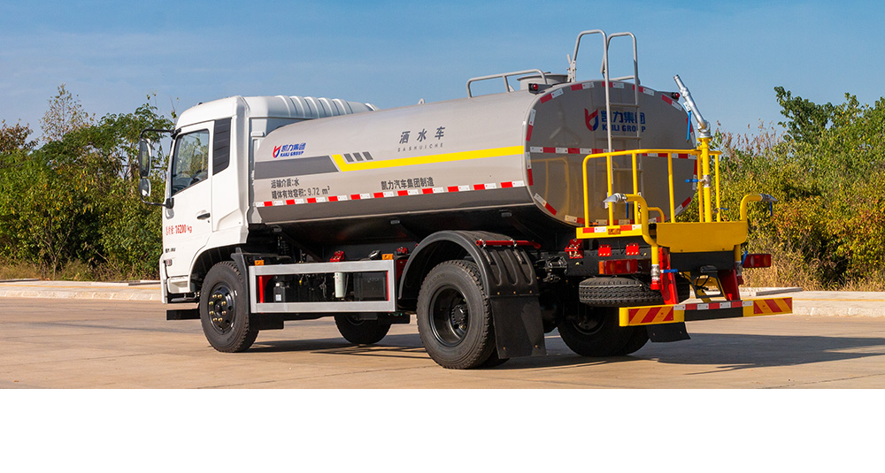 东风天锦洒水车