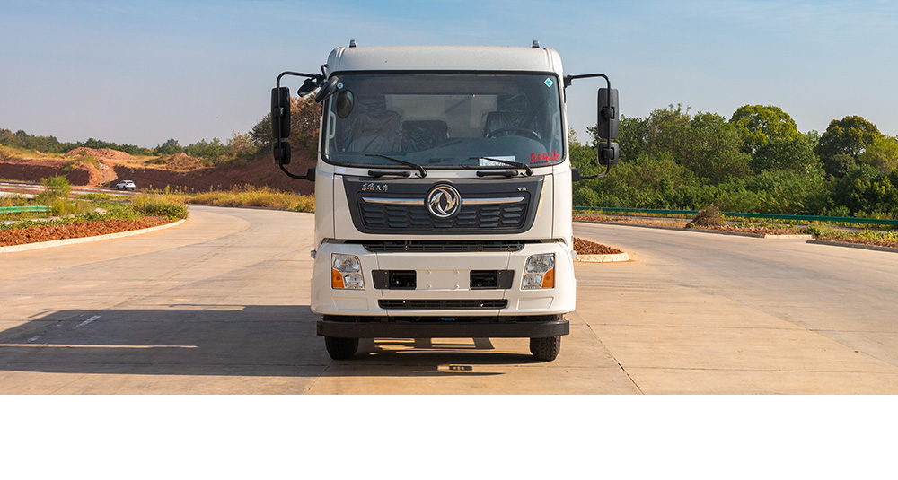 东风天锦洒水车