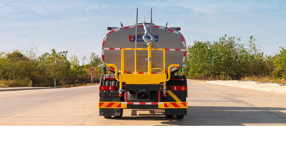 东风天锦洒水车