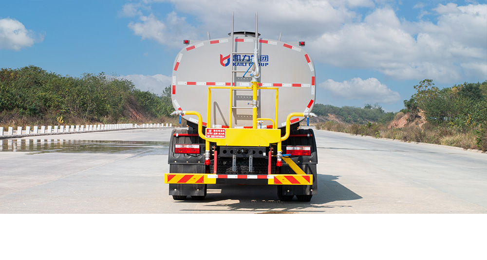 东风D9洒水车