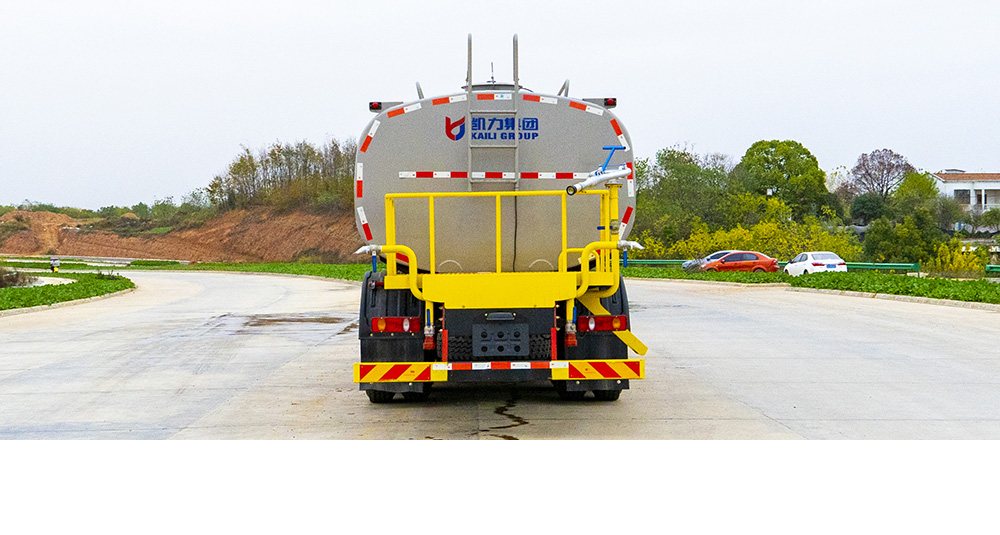 华神前四后八洒水车