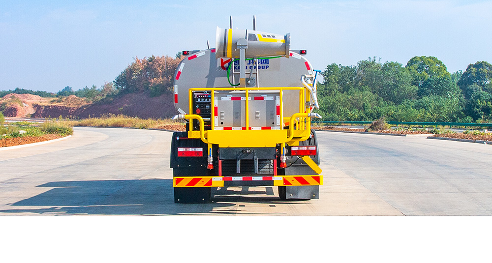 东风D9绿化喷洒车