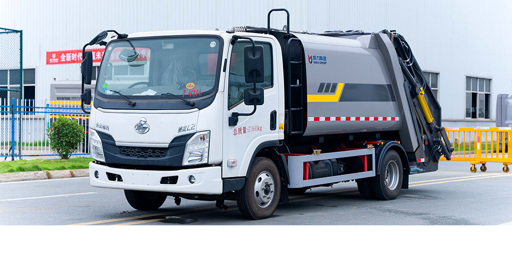 柳汽乘龙L2压缩式垃圾车