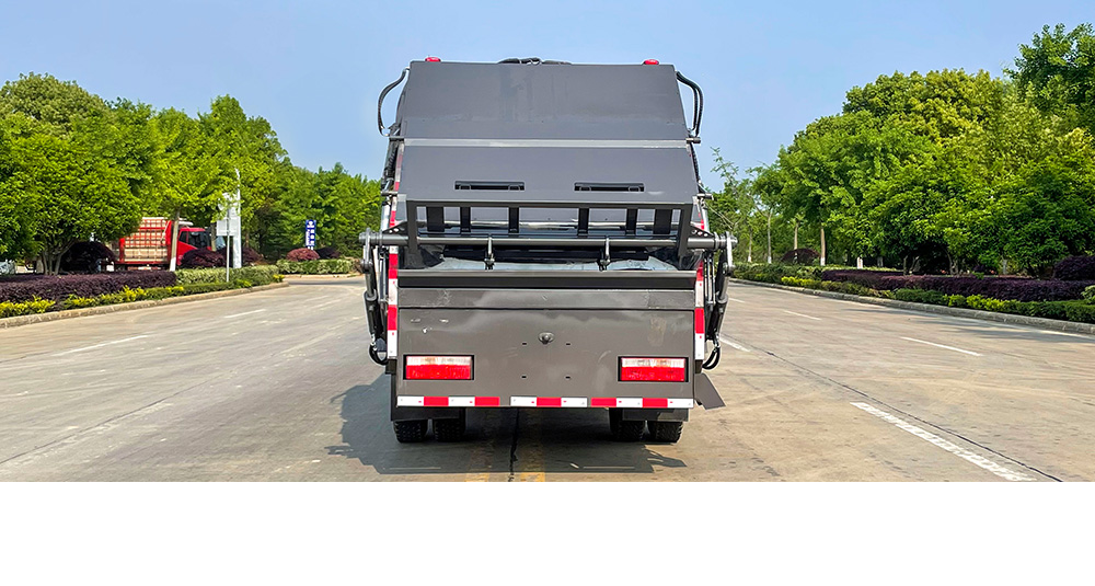 东风大福瑞卡压缩式垃圾车