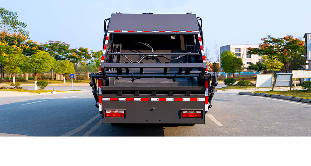 东风D9压缩式垃圾车