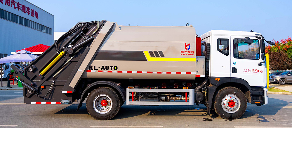 东风D9压缩式垃圾车