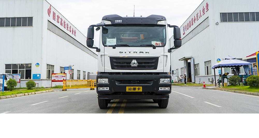 重汽前四后八压缩式垃圾车