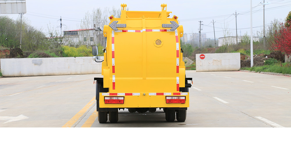 东风D6方罐餐厨式垃圾车