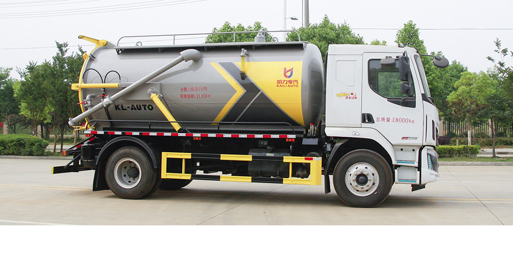 东风柳汽M3吸污车