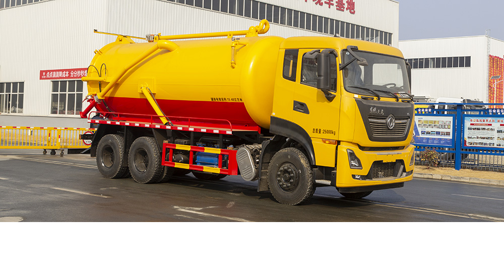 东风天龙后八轮吸污车