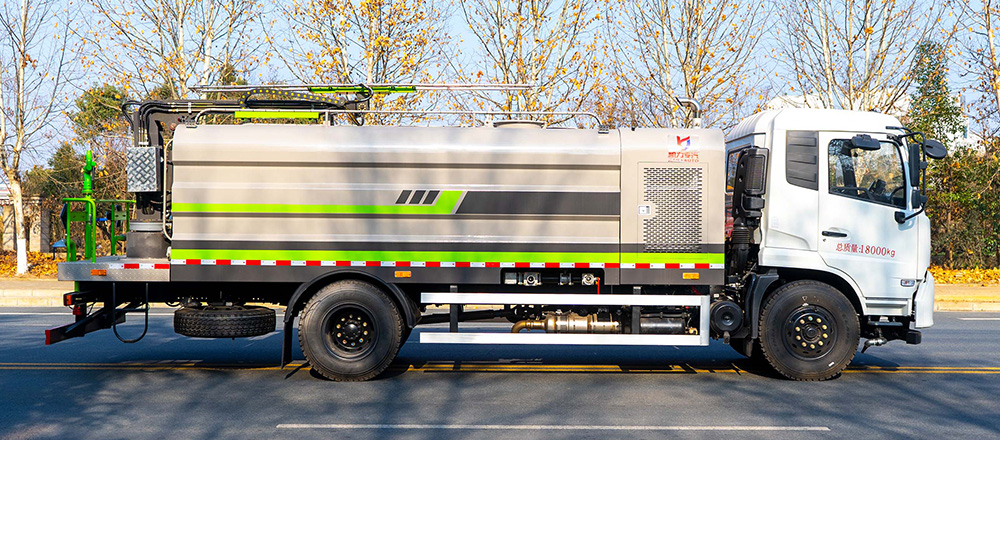 东风天锦光伏清洗车