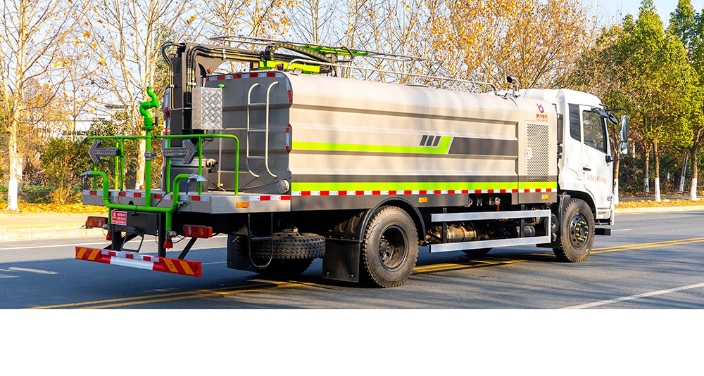 东风天锦光伏清洗车