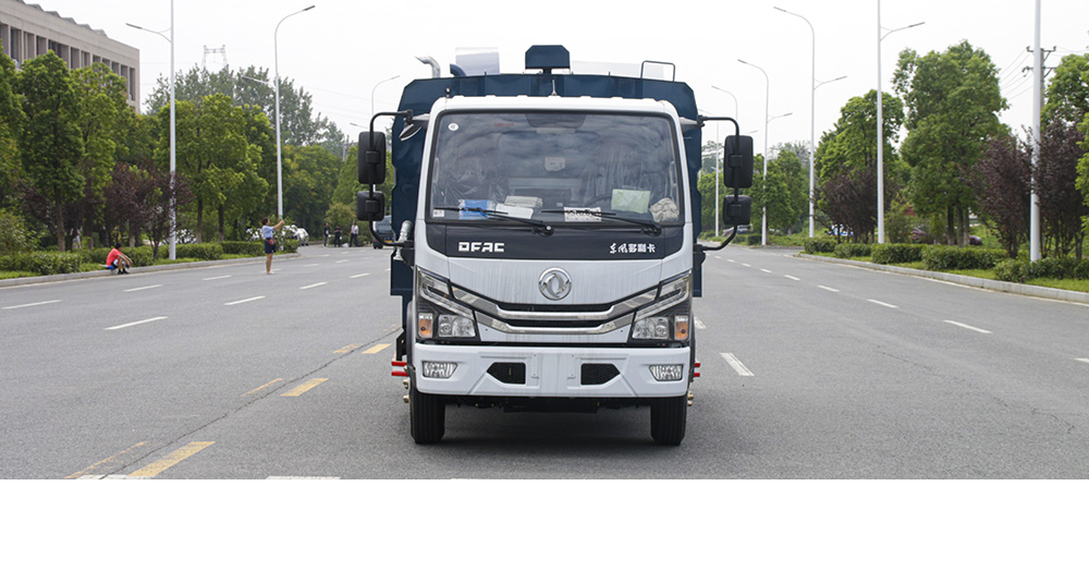 小多利卡后置吸尘车