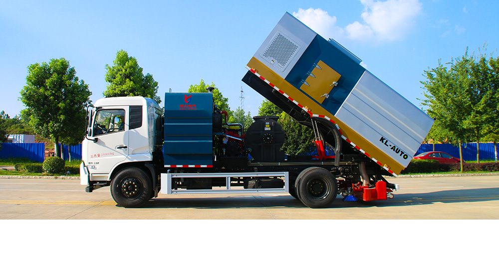 天锦后置吸尘车