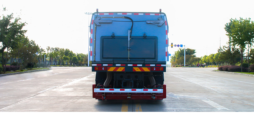 天锦后置吸尘车