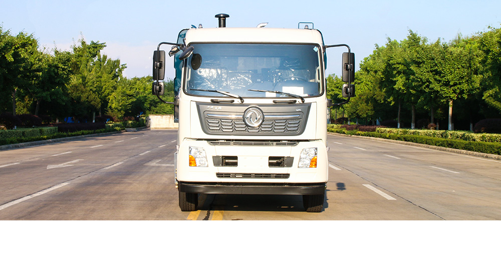 天锦后置吸尘车