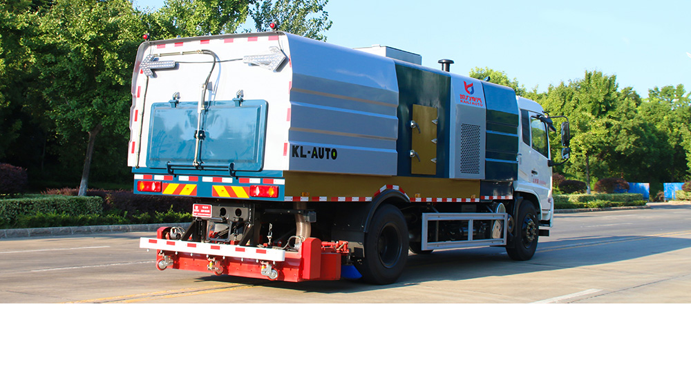 天锦后置吸尘车