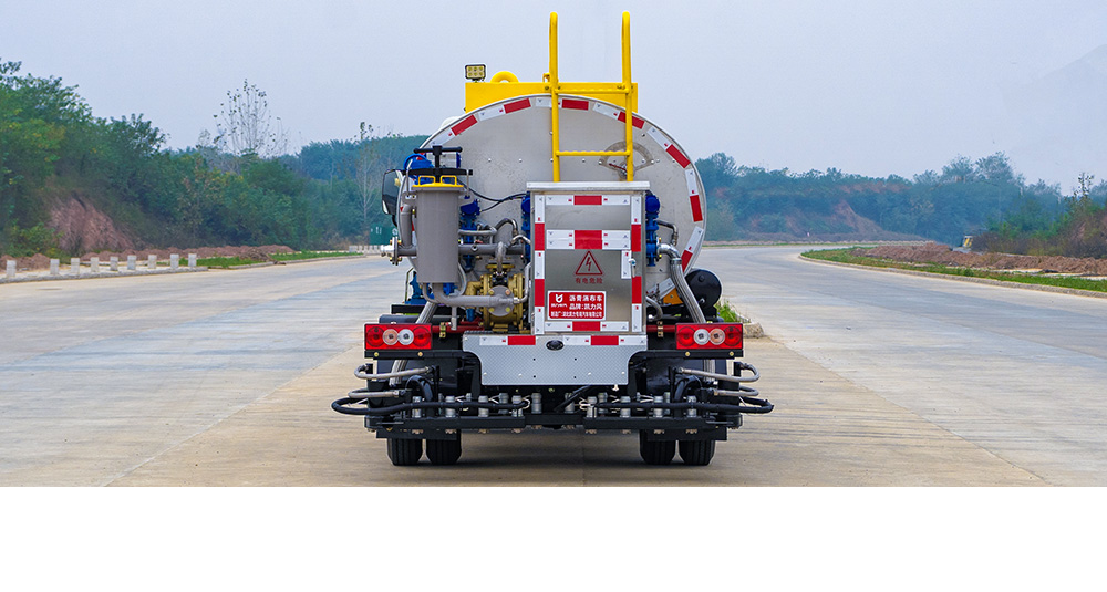 福田小卡之星3沥青洒布车