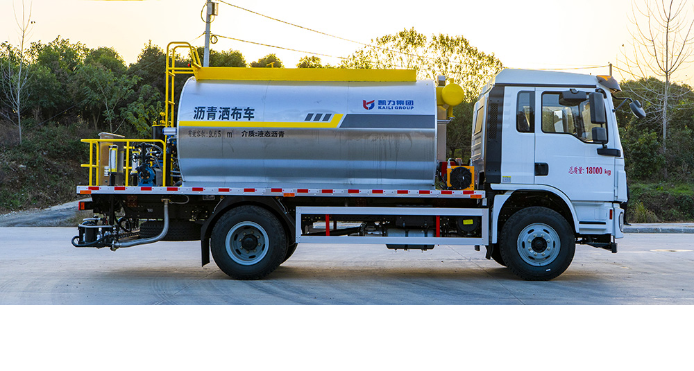 陕汽德龙沥青洒布车