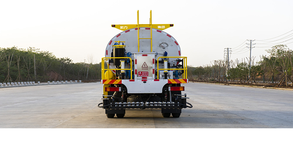 陕汽德龙沥青洒布车