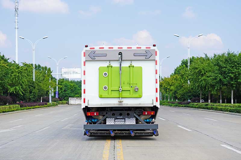 东风天锦深度保洁车