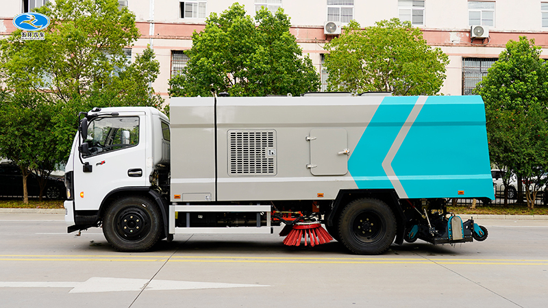 东风福瑞卡干湿两用清扫车