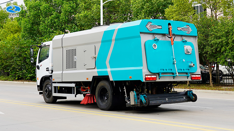 东风福瑞卡干湿两用清扫车