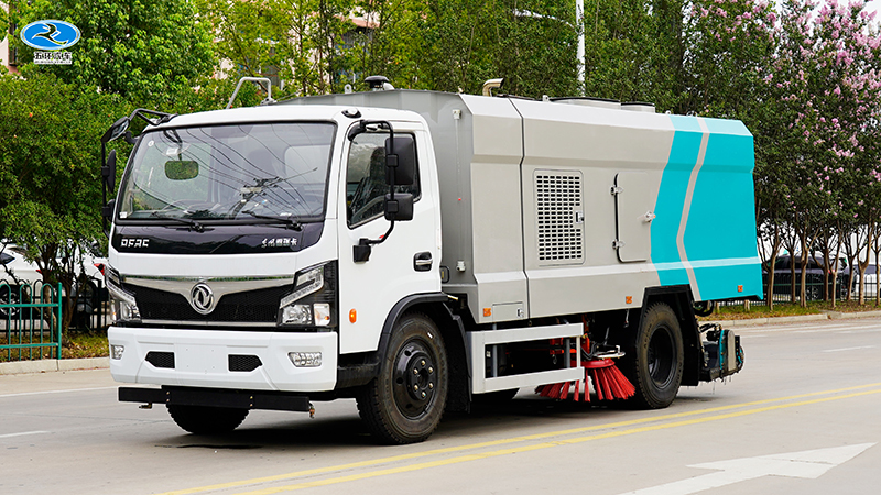 东风福瑞卡干湿两用清扫车