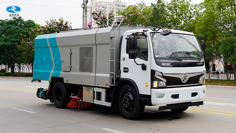 东风福瑞卡干湿两用清扫车