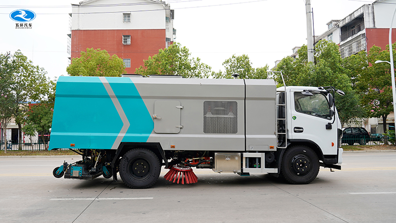东风福瑞卡干湿两用清扫车
