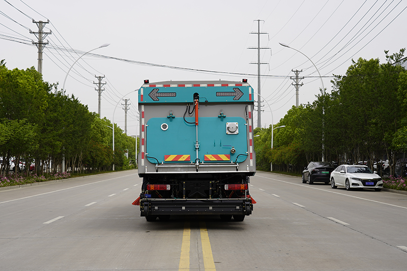 福田欧航干湿两用清扫车