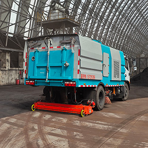 煤厂路面吸尘作业